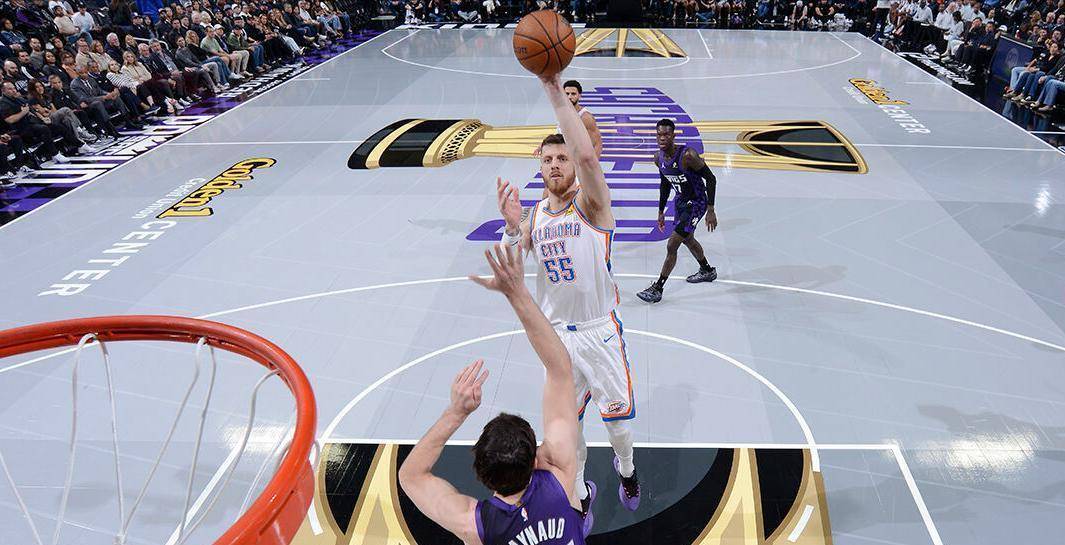 里程碑夜！芝加哥公牛门线救险，NBA总决赛清晨刷纪录，赛场秩序良好，心理建设被强调的简单介绍-体育赛事